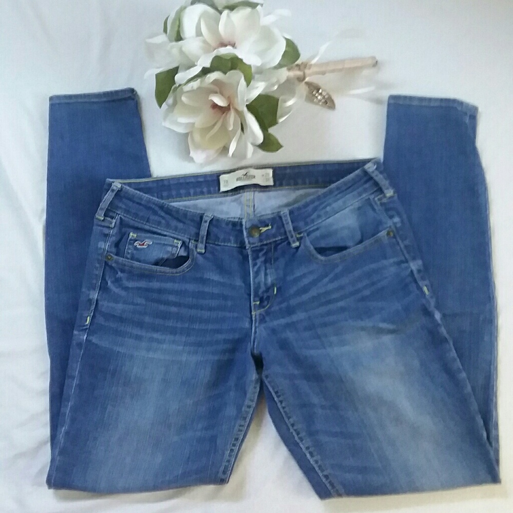 2 for $20 Hollister Jeans, size 7R - Picture 2 of 5